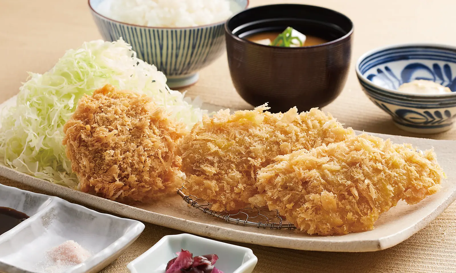 肉厚アジフライ・メンチかつ定食