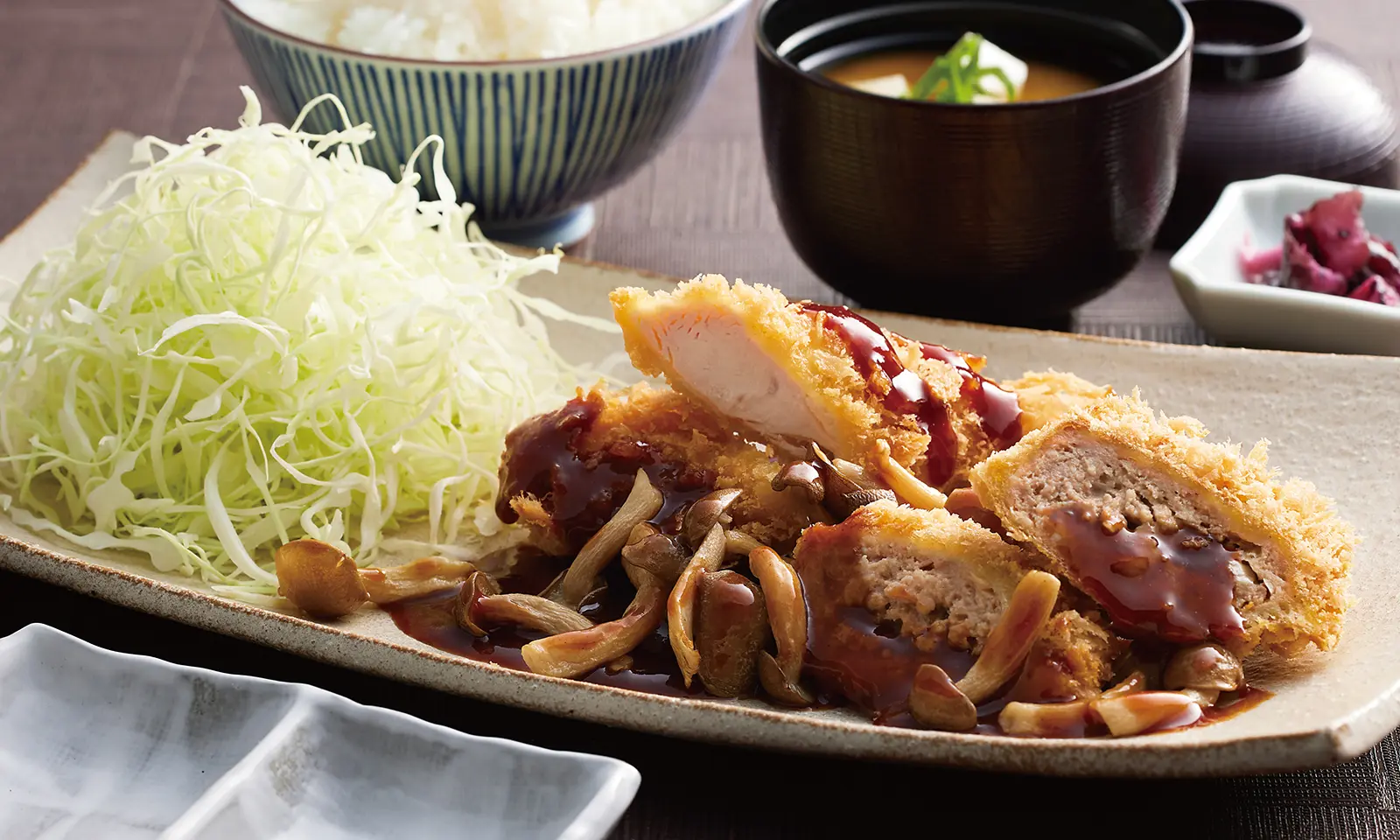《トリュフ薫る》芳醇きのこソース　ささみかつ・メンチかつ定食