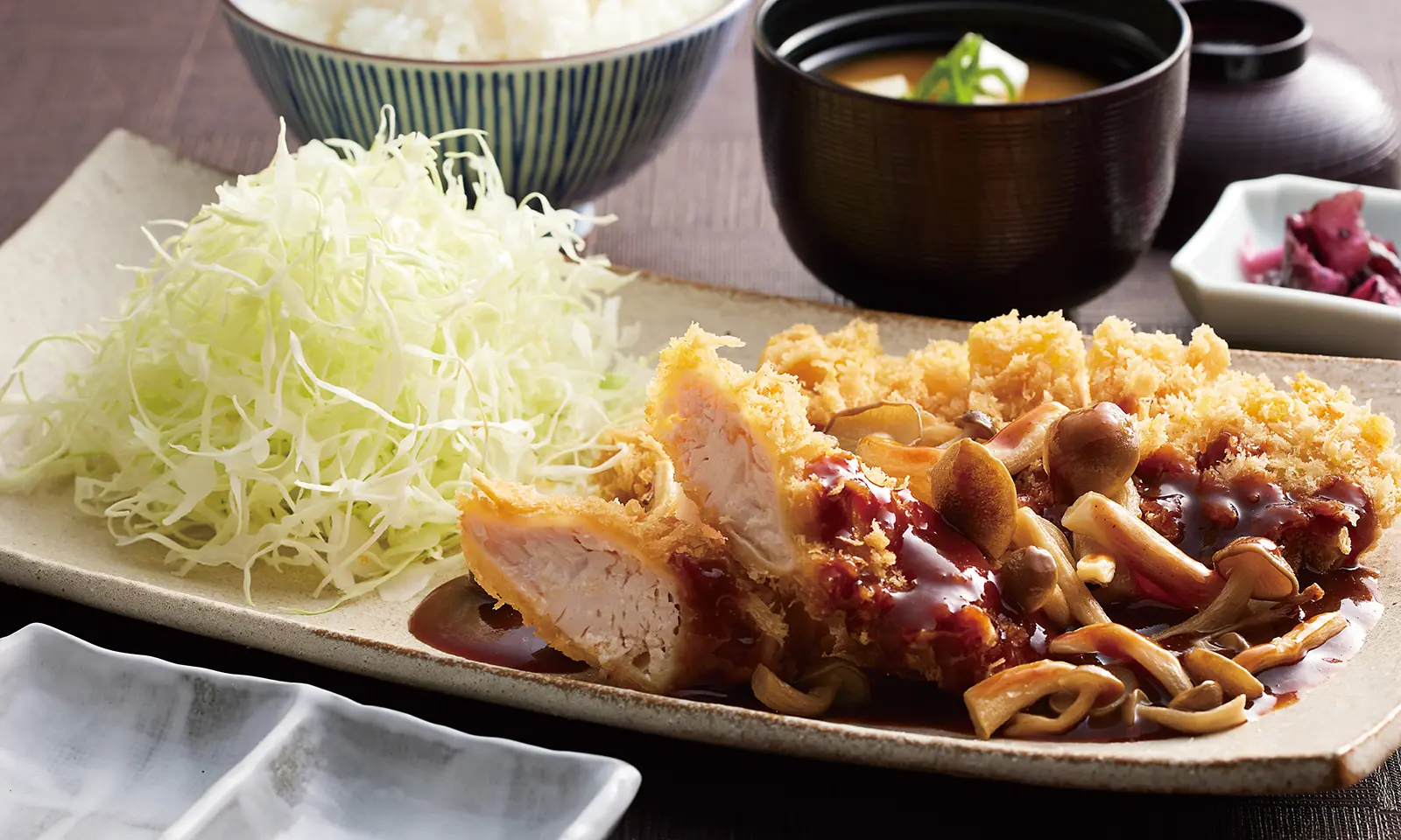 《トリュフ薫る》芳醇きのこソース　ささみかつ・ロースかつ定食